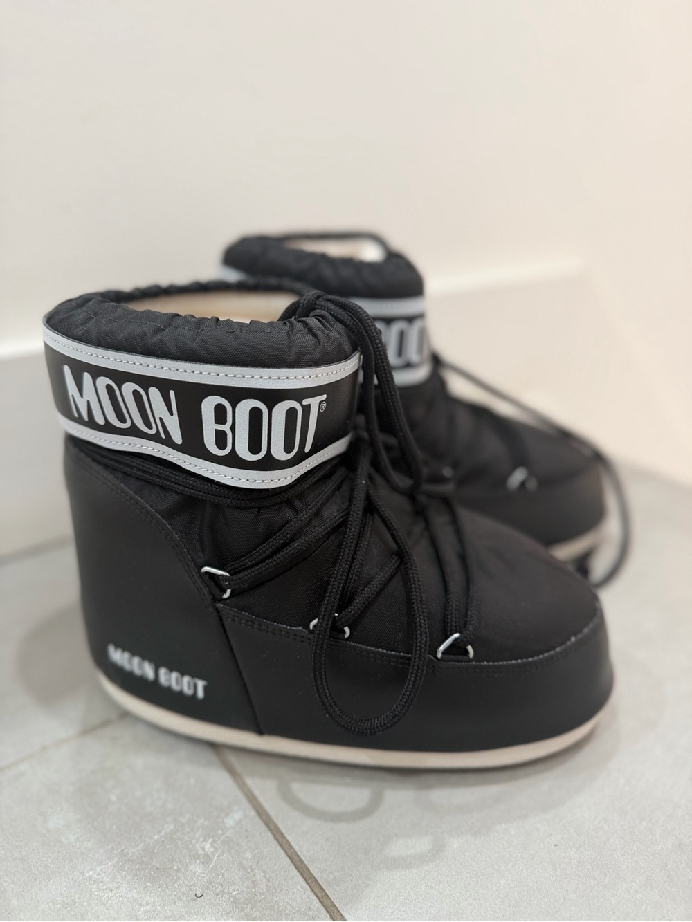 Moon Boot Icon Low Black Snow Boots Excellent Condition
